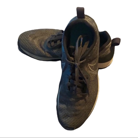 Nike - Picture 2 of 4